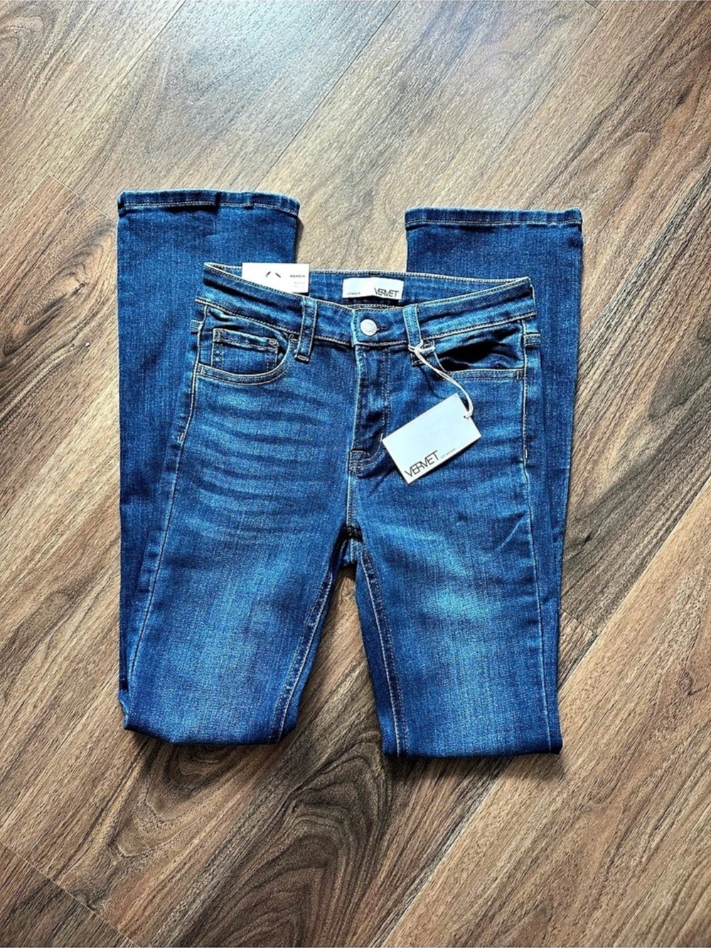 VERVET New With Tags Mid-Rise Bootcut Jeans in Waist 26